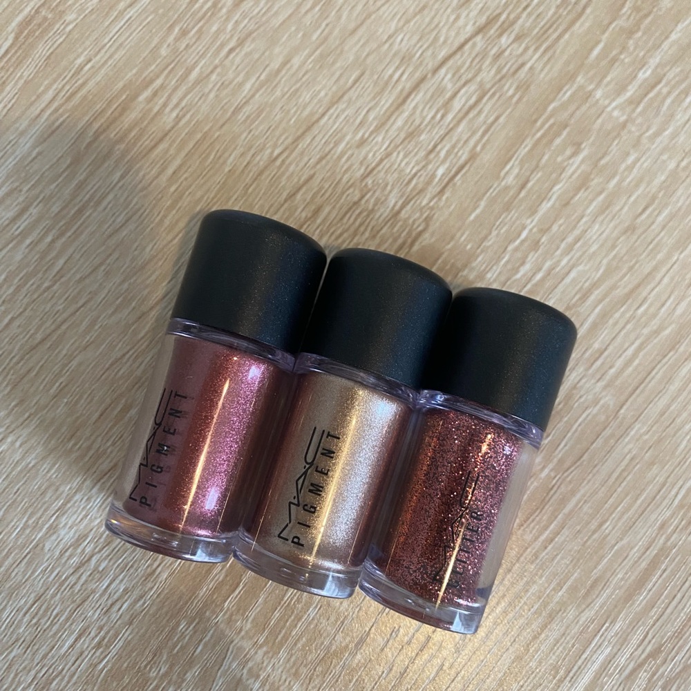 MAC eyeshadow pigment